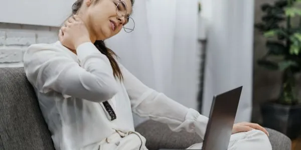 The Rise of ‘Tech Neck’: How Screen Time Is Affecting Young Adults